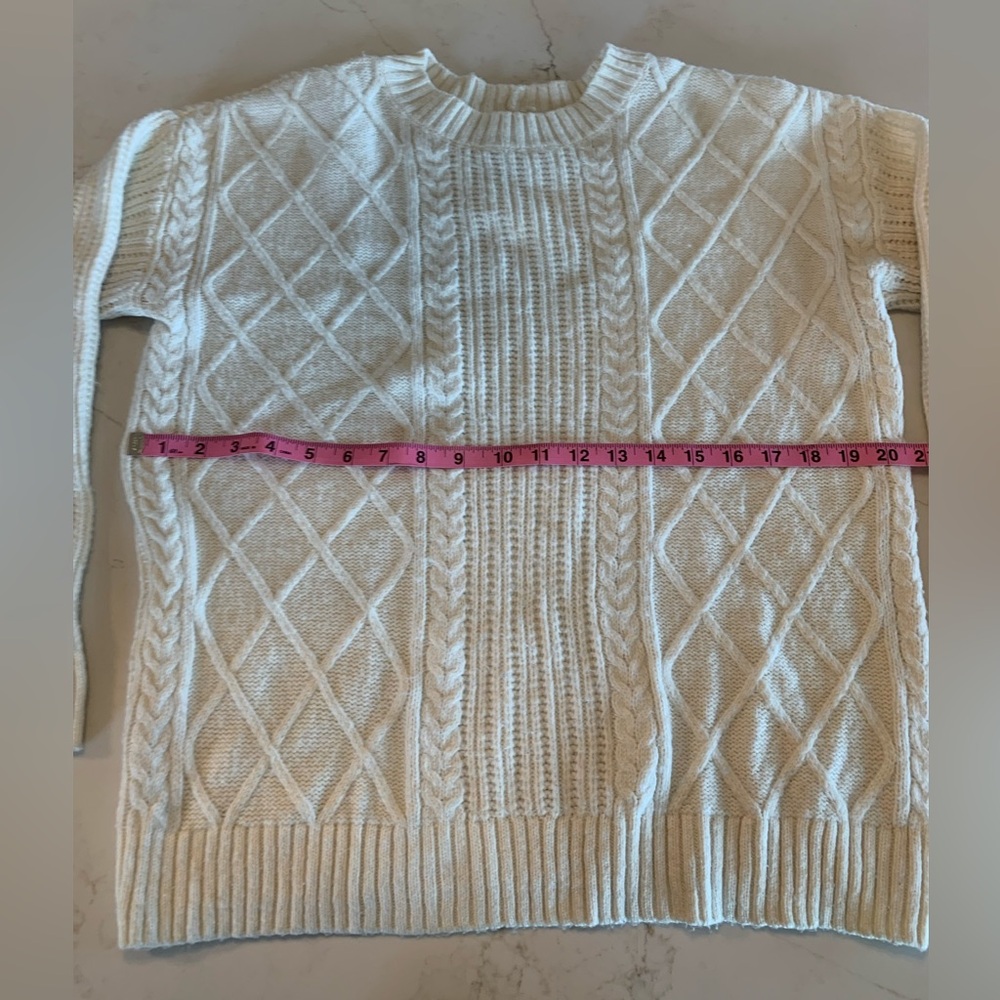 Chic Cable Knit Sweater in Cream